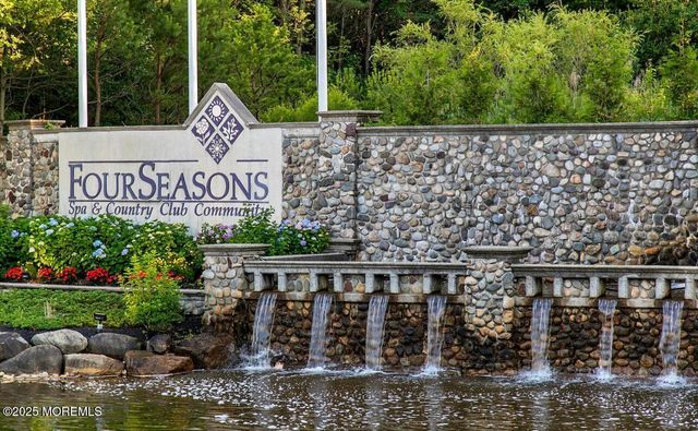 4 Lilac Springs Court, Lakewood, NJ 08701