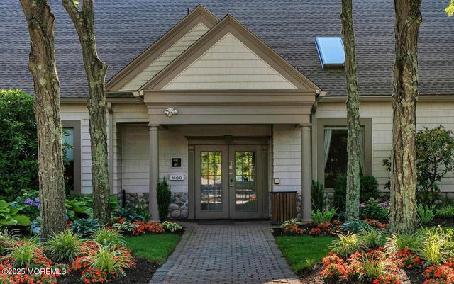 4 Lilac Springs Court, Lakewood, NJ 08701