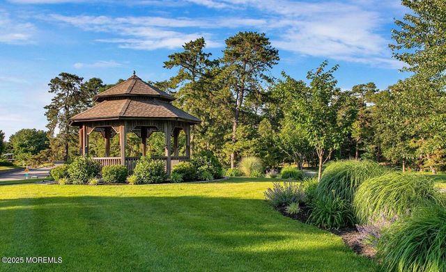 4 Lilac Springs Court, Lakewood, NJ 08701