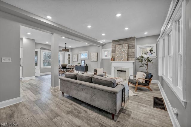 13315 Thornhurst Avenue, Garfield Heights, OH 44105