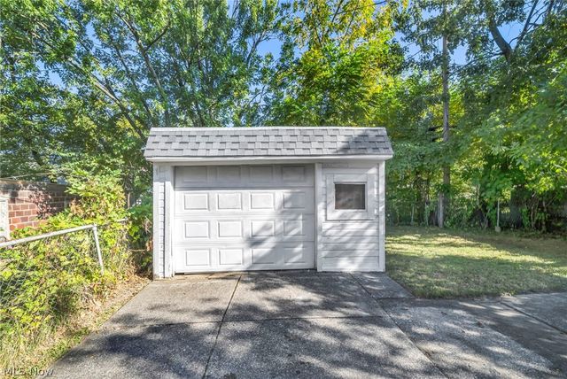 13315 Thornhurst Avenue, Garfield Heights, OH 44105