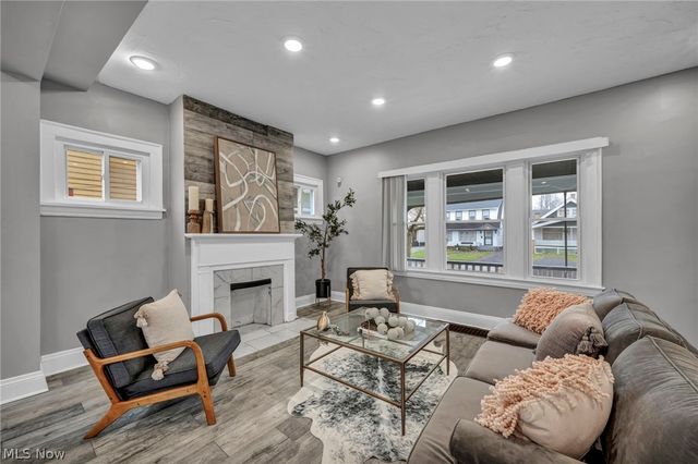 13315 Thornhurst Avenue, Garfield Heights, OH 44105