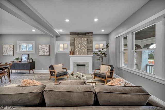 13315 Thornhurst Avenue, Garfield Heights, OH 44105