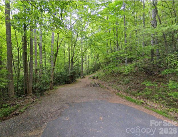 000 Laurel Circle Road, Burnsville, NC 28714