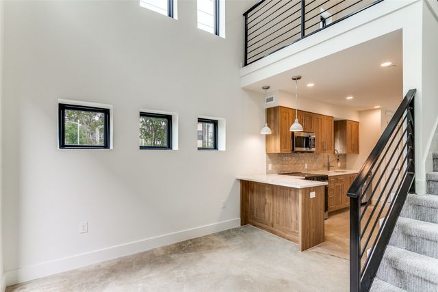 4715 Live Oak Street 102, Dallas, TX 75204