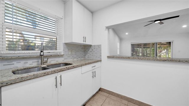 10575 La Placida Dr 10575, Coral Springs, FL 33065