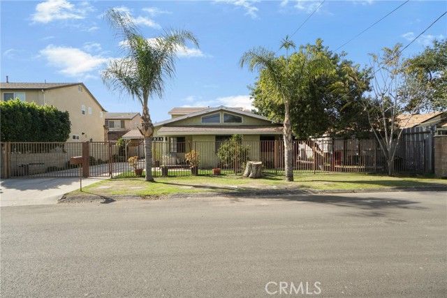 9349 Burnet Avenue, North Hills (los Angeles), CA 91343