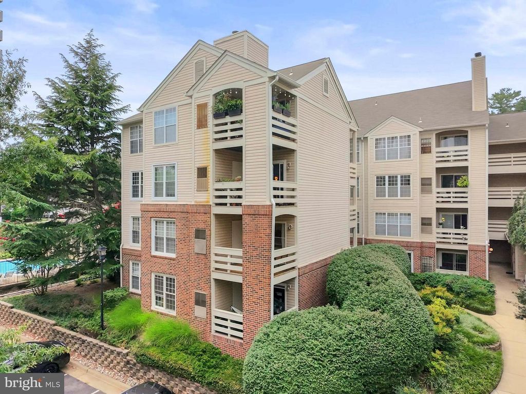 244 S REYNOLDS ST #201, Alexandria, VA 22304