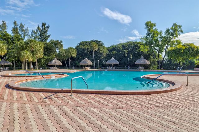 3160 Holiday Springs Boulevard 7-112, Margate, FL 33063