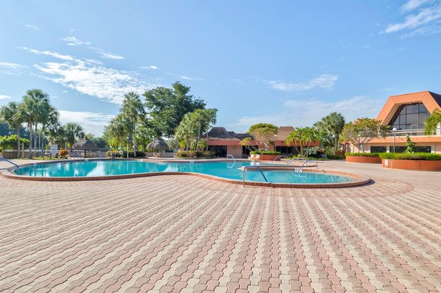 3160 Holiday Springs Boulevard 7-112, Margate, FL 33063
