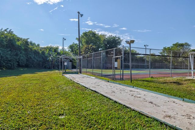 3160 Holiday Springs Boulevard 7-112, Margate, FL 33063