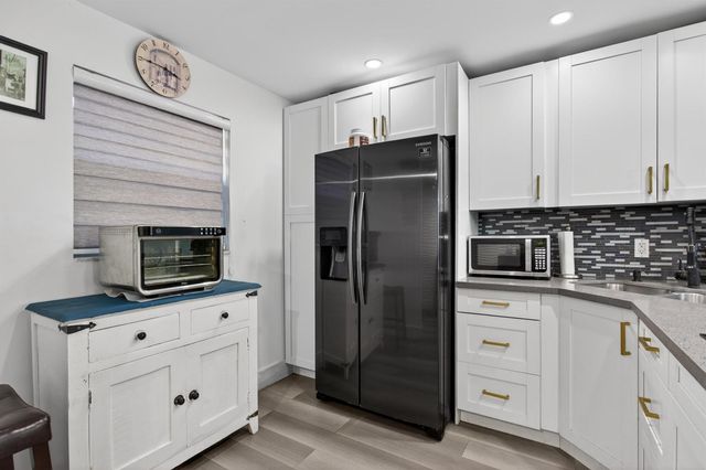3160 Holiday Springs Boulevard 7-112, Margate, FL 33063