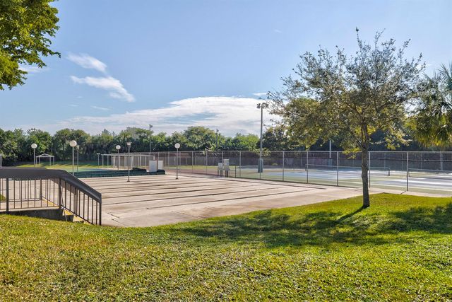 3160 Holiday Springs Boulevard 7-112, Margate, FL 33063