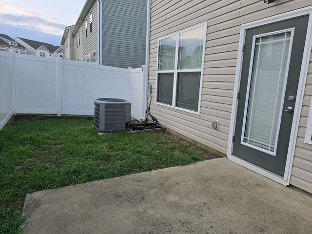 6008 Hillside Ln, Spring Hill, TN 37174