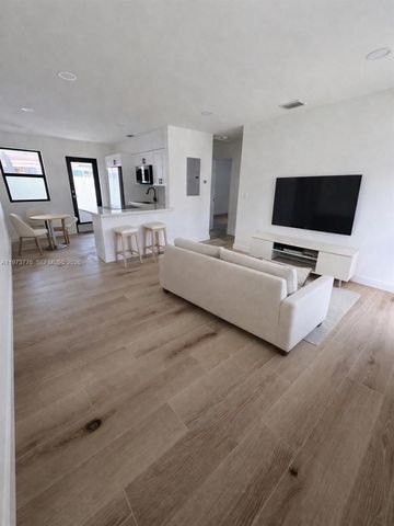 9381 SW 39th St 9383, Miami, FL 33165