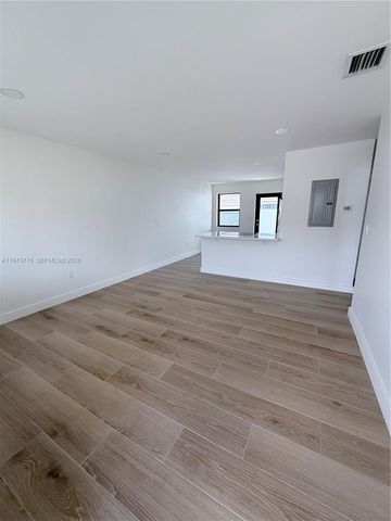 9381 SW 39th St 9383, Miami, FL 33165