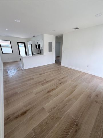 9381 SW 39th St 9383, Miami, FL 33165