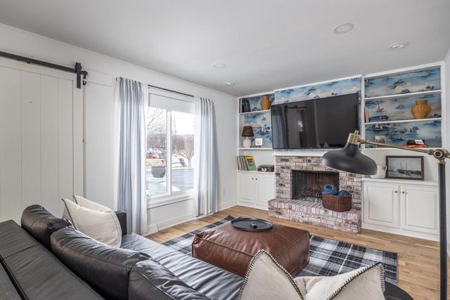 933 STARBOARD COURT, Oshkosh, WI 54901