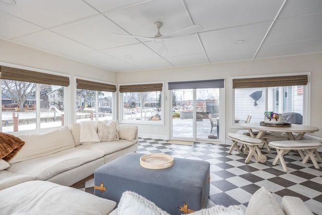 933 STARBOARD COURT, Oshkosh, WI 54901