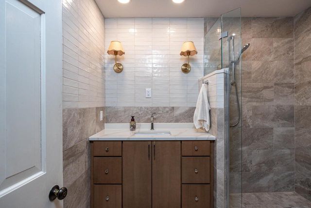 933 STARBOARD COURT, Oshkosh, WI 54901