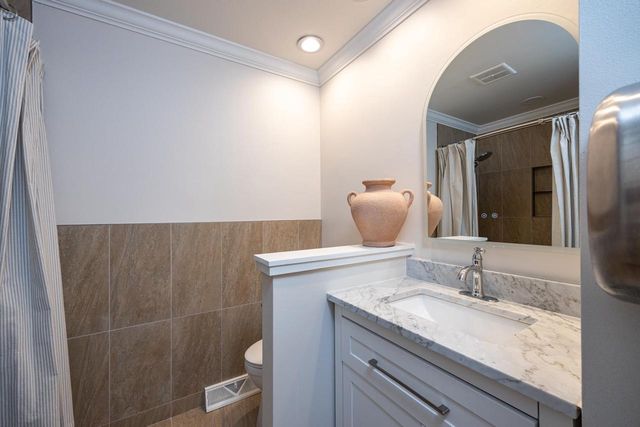 933 STARBOARD COURT, Oshkosh, WI 54901