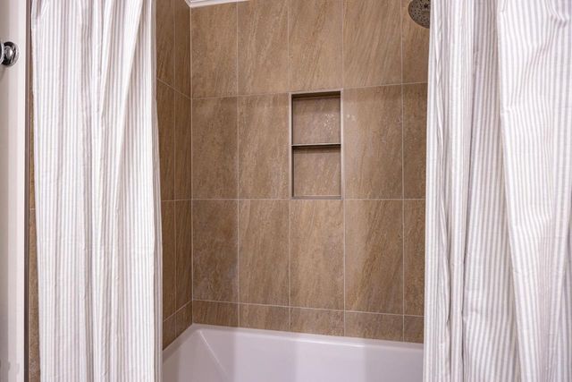 933 STARBOARD COURT, Oshkosh, WI 54901