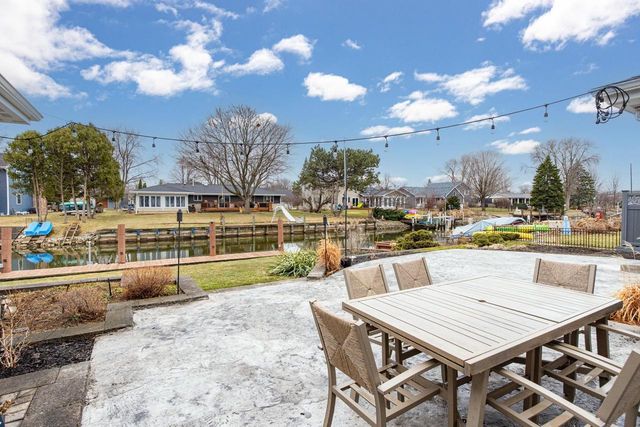 933 STARBOARD COURT, Oshkosh, WI 54901