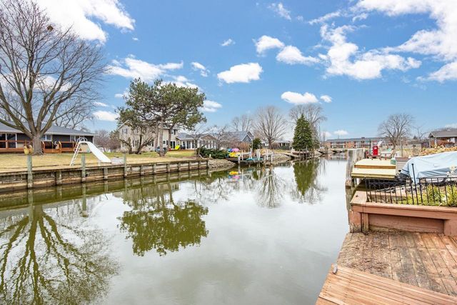 933 STARBOARD COURT, Oshkosh, WI 54901