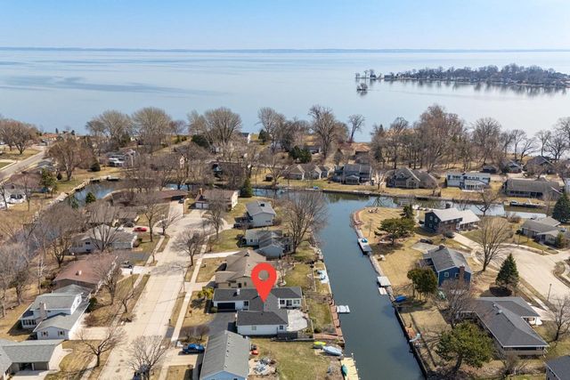 933 STARBOARD COURT, Oshkosh, WI 54901