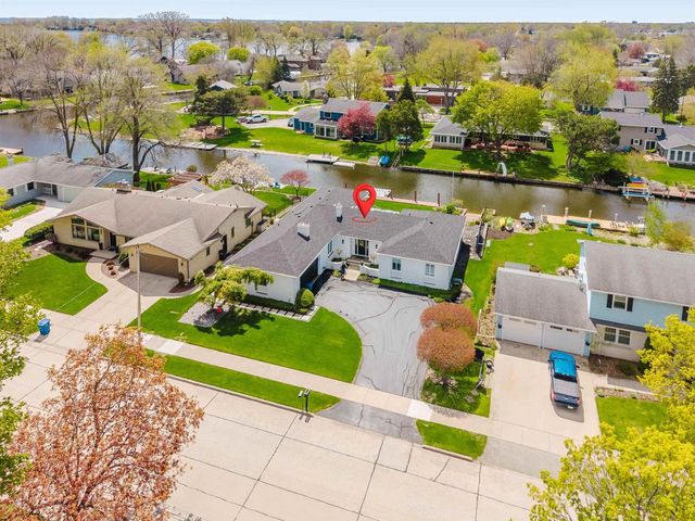 933 STARBOARD COURT, Oshkosh, WI 54901