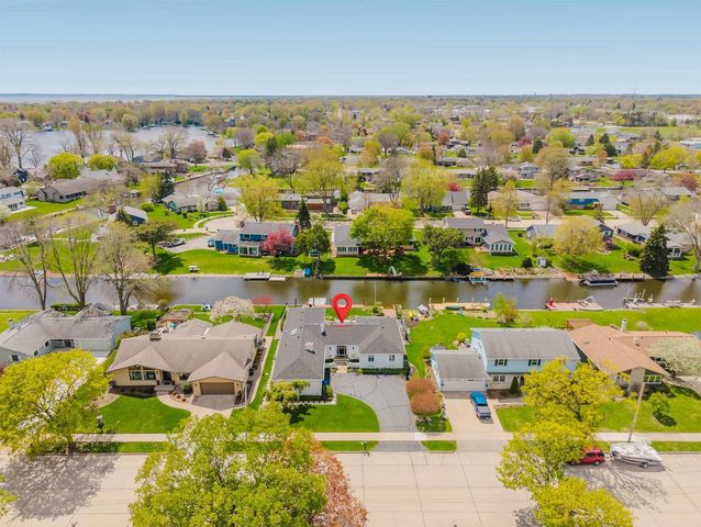 933 STARBOARD COURT, Oshkosh, WI 54901