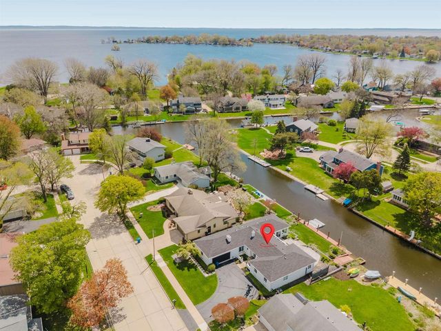 933 STARBOARD COURT, Oshkosh, WI 54901