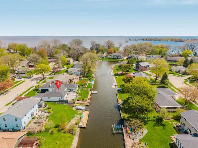 933 STARBOARD COURT, Oshkosh, WI 54901