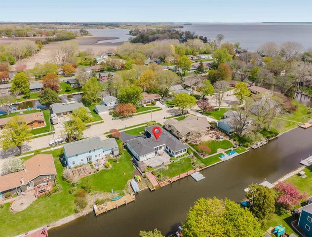933 STARBOARD COURT, Oshkosh, WI 54901