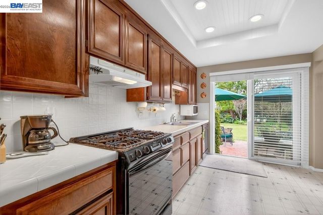 26589 Colette St, Hayward, CA 94544