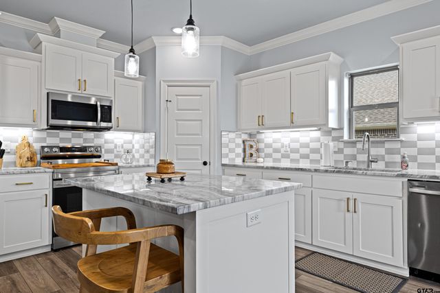 108 Hay Meadow, Winona, TX 75792