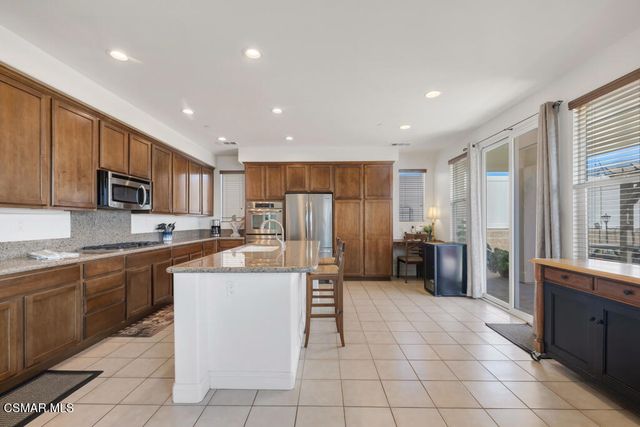 887 Coronado Circle, Santa Paula, CA 93060