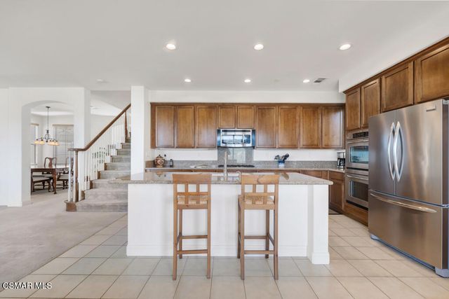 887 Coronado Circle, Santa Paula, CA 93060