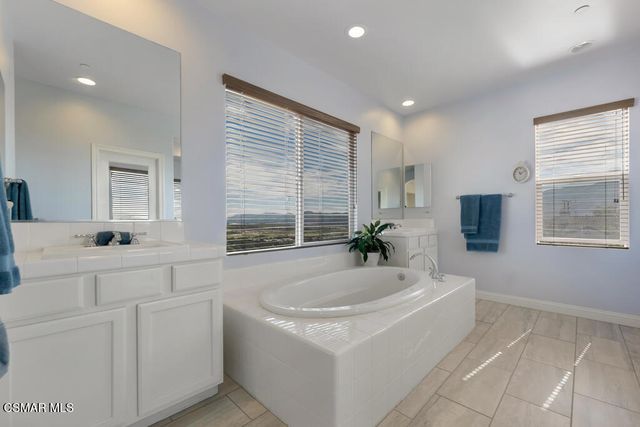 887 Coronado Circle, Santa Paula, CA 93060