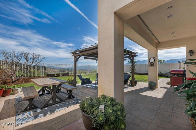 887 Coronado Circle, Santa Paula, CA 93060