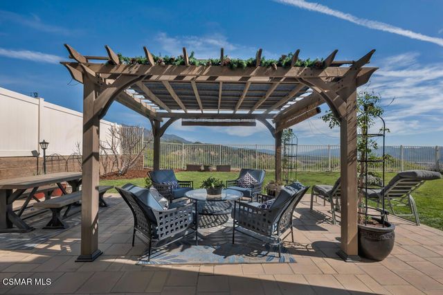 887 Coronado Circle, Santa Paula, CA 93060