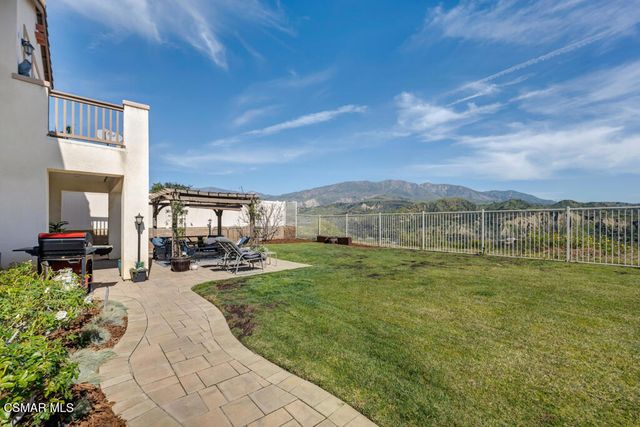 887 Coronado Circle, Santa Paula, CA 93060