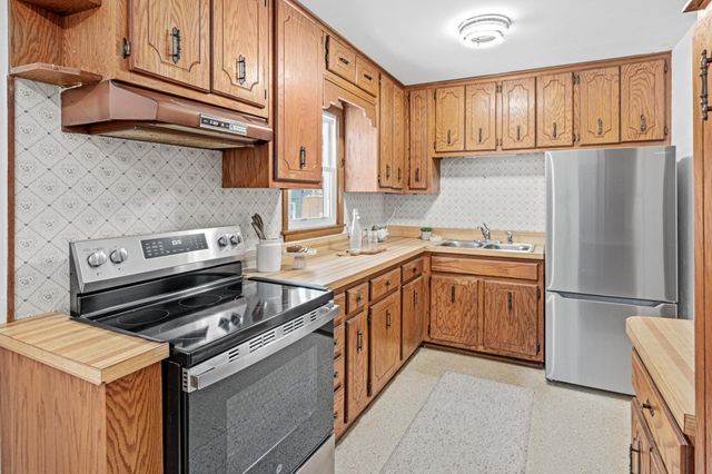 5762 Schutta Road, Shoreview, MN 55126