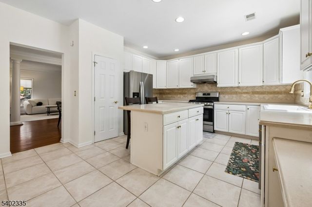 9 Tartan Dr, Bernards Twp., NJ 07920