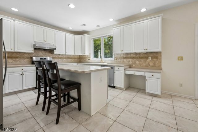 9 Tartan Dr, Bernards Twp., NJ 07920
