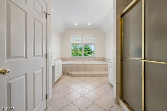 9 Tartan Dr, Bernards Twp., NJ 07920