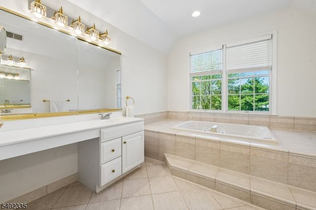 9 Tartan Dr, Bernards Twp., NJ 07920