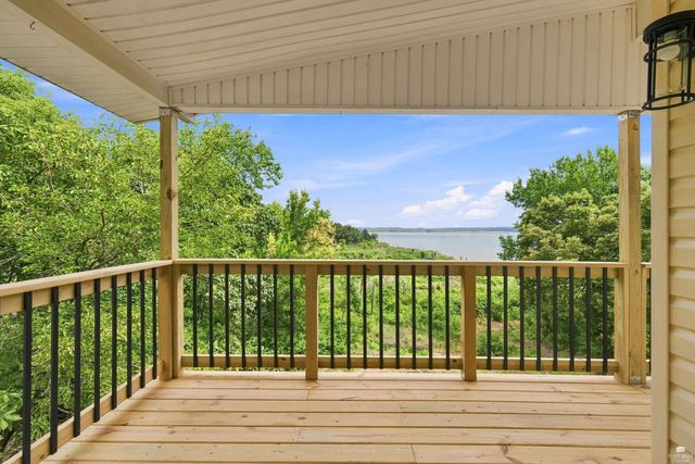 3116 Oak Shores Road, Manhattan, KS 66503