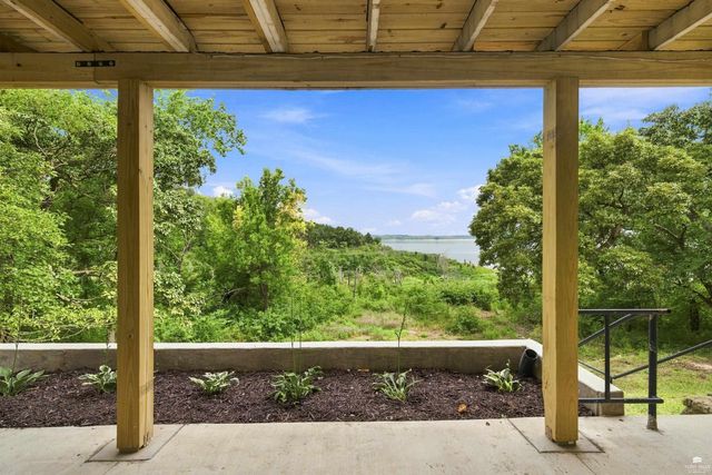 3116 Oak Shores Road, Manhattan, KS 66503