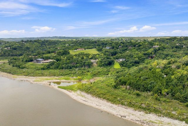 3116 Oak Shores Road, Manhattan, KS 66503